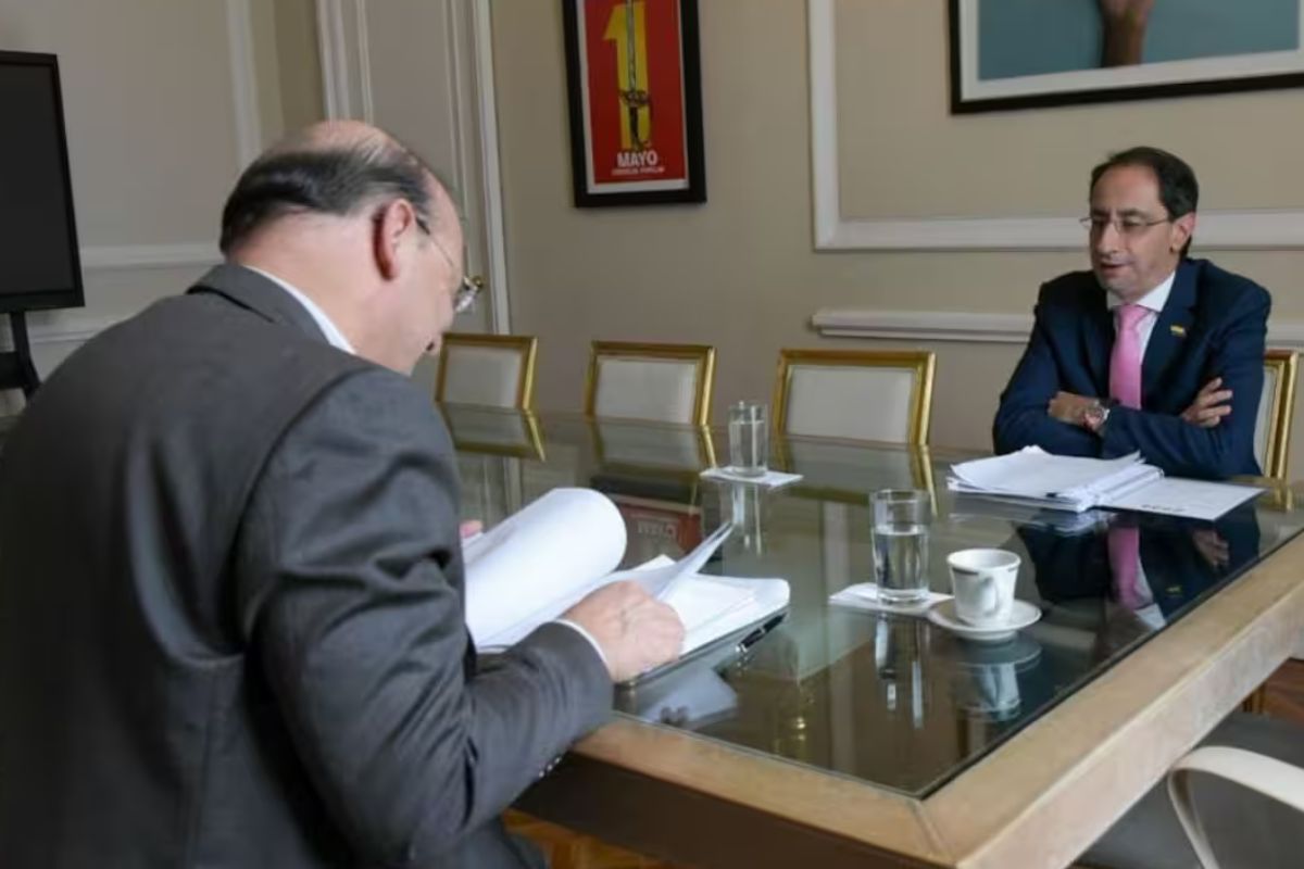 Polémico decreto de Gustavo Petro sobre la UNP en empalme con De la Espriella