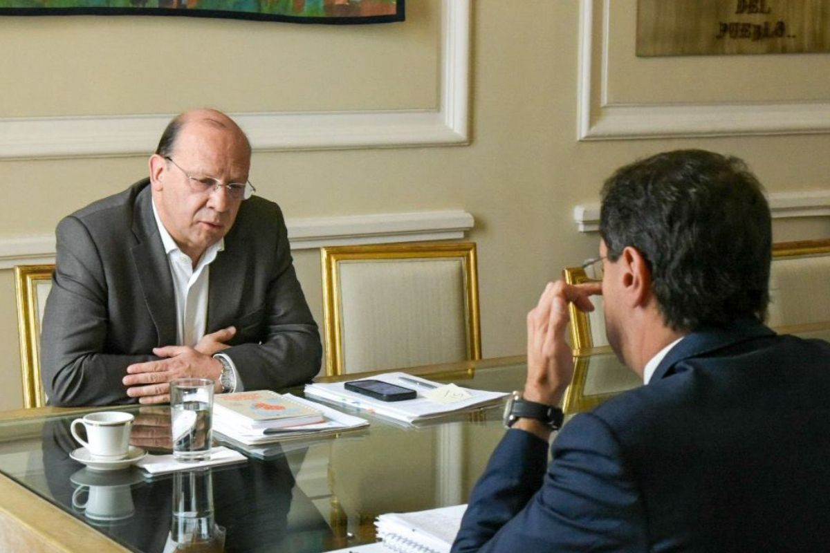 Siga EN VIVO los detalles de la alocución de Abelardo De la Espriella tras suspender el empalme con Gustavo Petro por los ataques al resultado electoral.