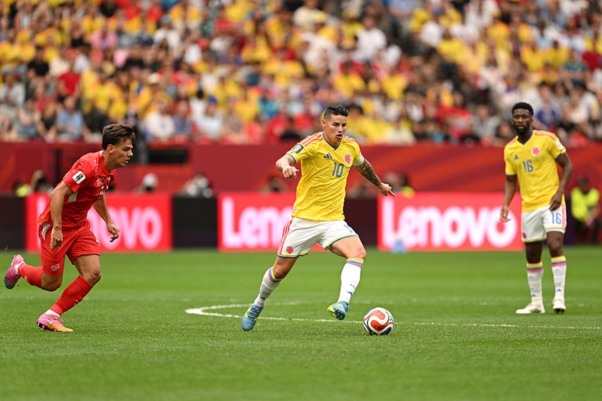 James Rodríguez, el número 10 de Colombia, controla el balón durante el partido de octavos de final de la Copa Mundial de la FIFA 2026 entre Suiza y Colombia en el BC Place de Vancouver el 7 de julio de 2026 en Vancouver, Columbia Británica, Canadá