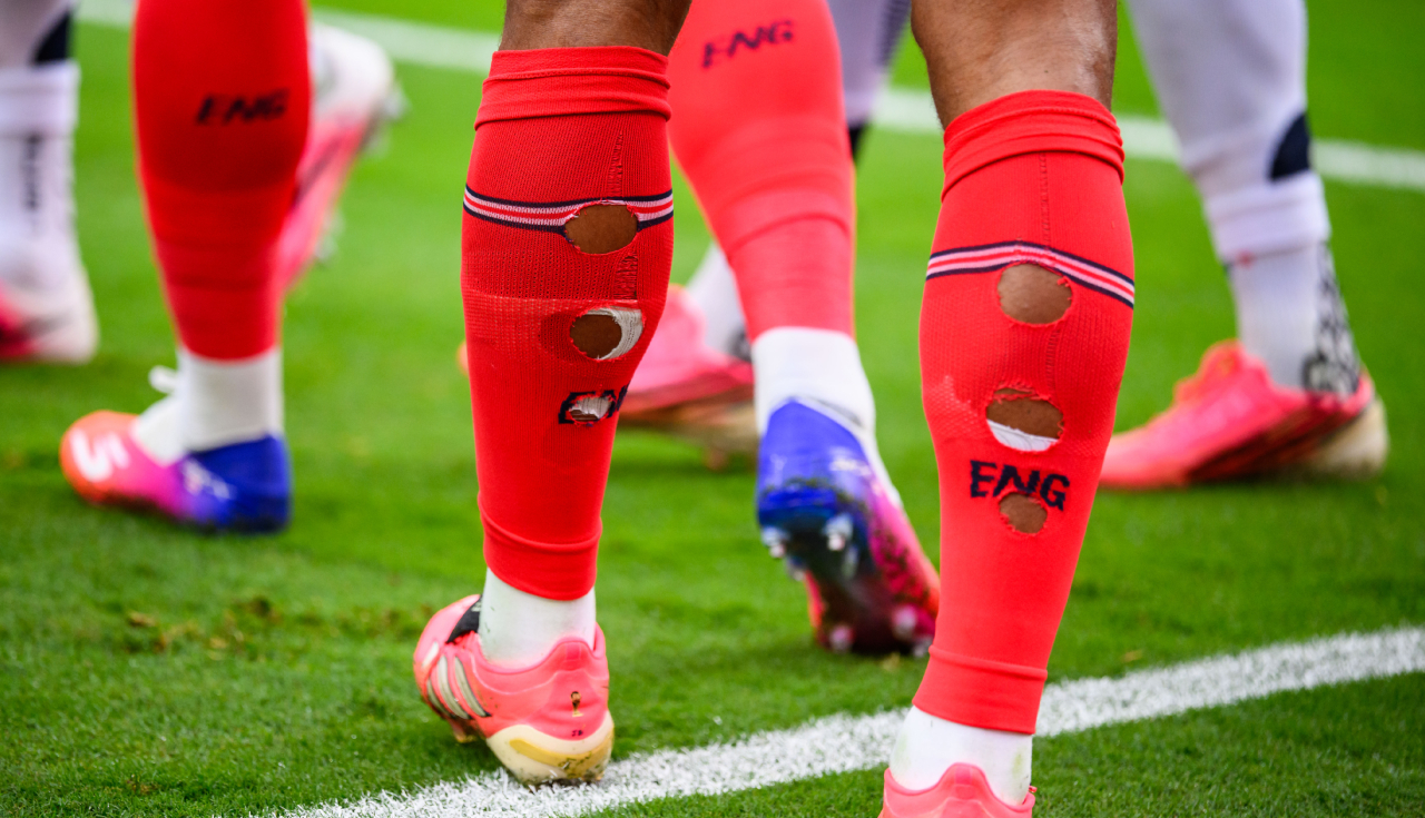 Mundial 2026: por qué los futbolistas juegan con medias rotas en los partidos
