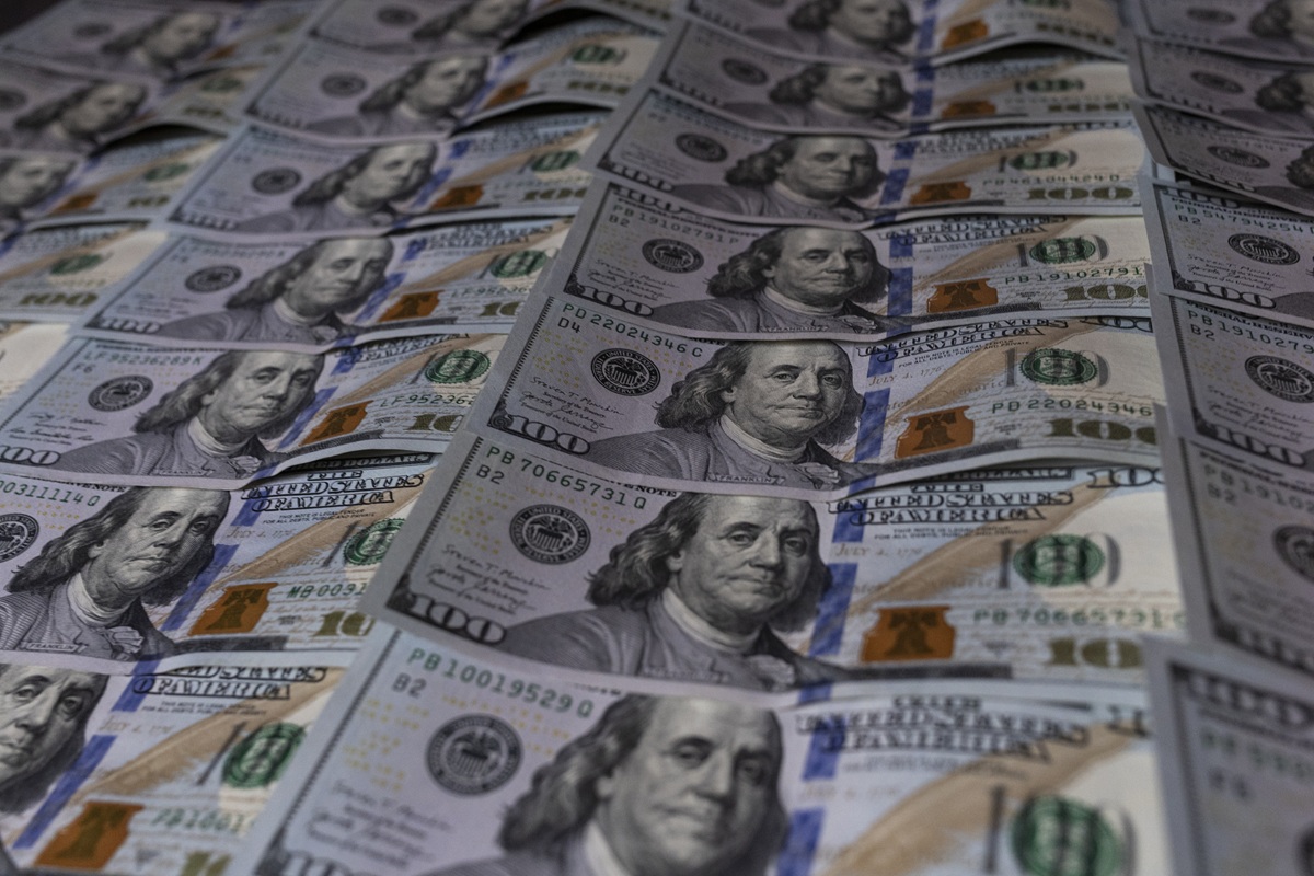 Dólar en Colombia se desploma a $ 3.239 impulsado por apetito de riesgo y flujos de portafolio