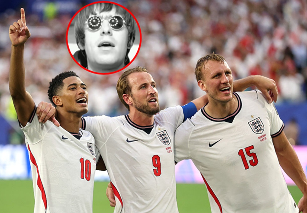 De fondo, Dan Burn, # 15; Harry Kane, # 9; y Jude Bellingham, # 10 de Inglaterra; celebran tras la victoria por 2-1 durante el partido de cuartos de final de la Copa Mundial de la Fifa 2026 entre Noruega e Inglaterra en el Miami Stadium el 11 de julio de 2026; resaltado, un fragmento del video Wonderwall
