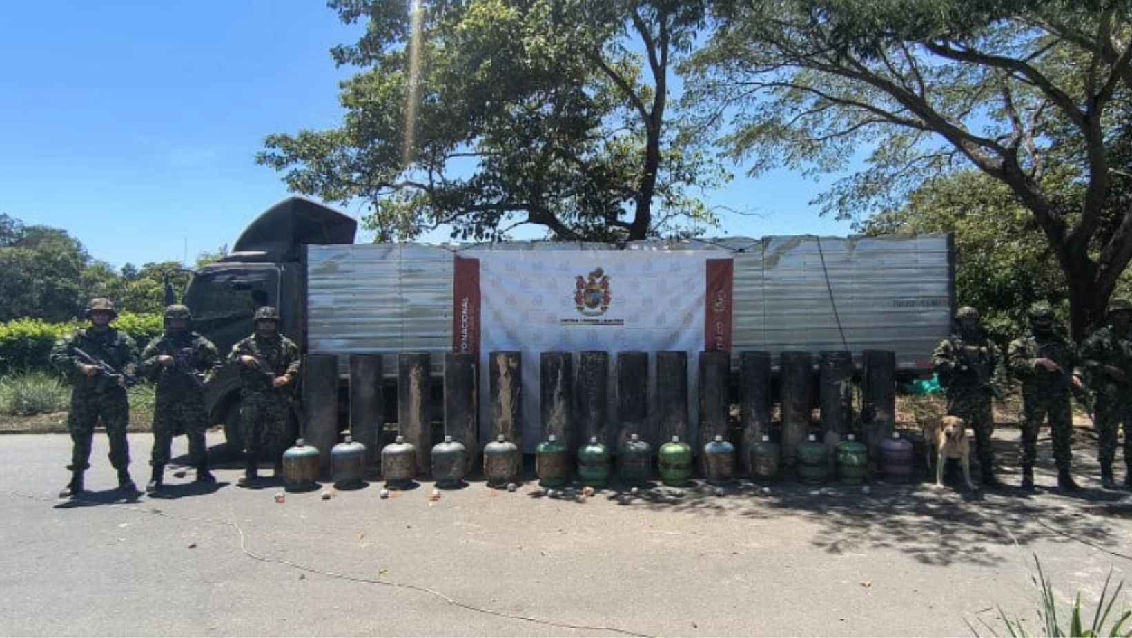 Frustran atentado con vehículo acondicionado para lanzar explosivos