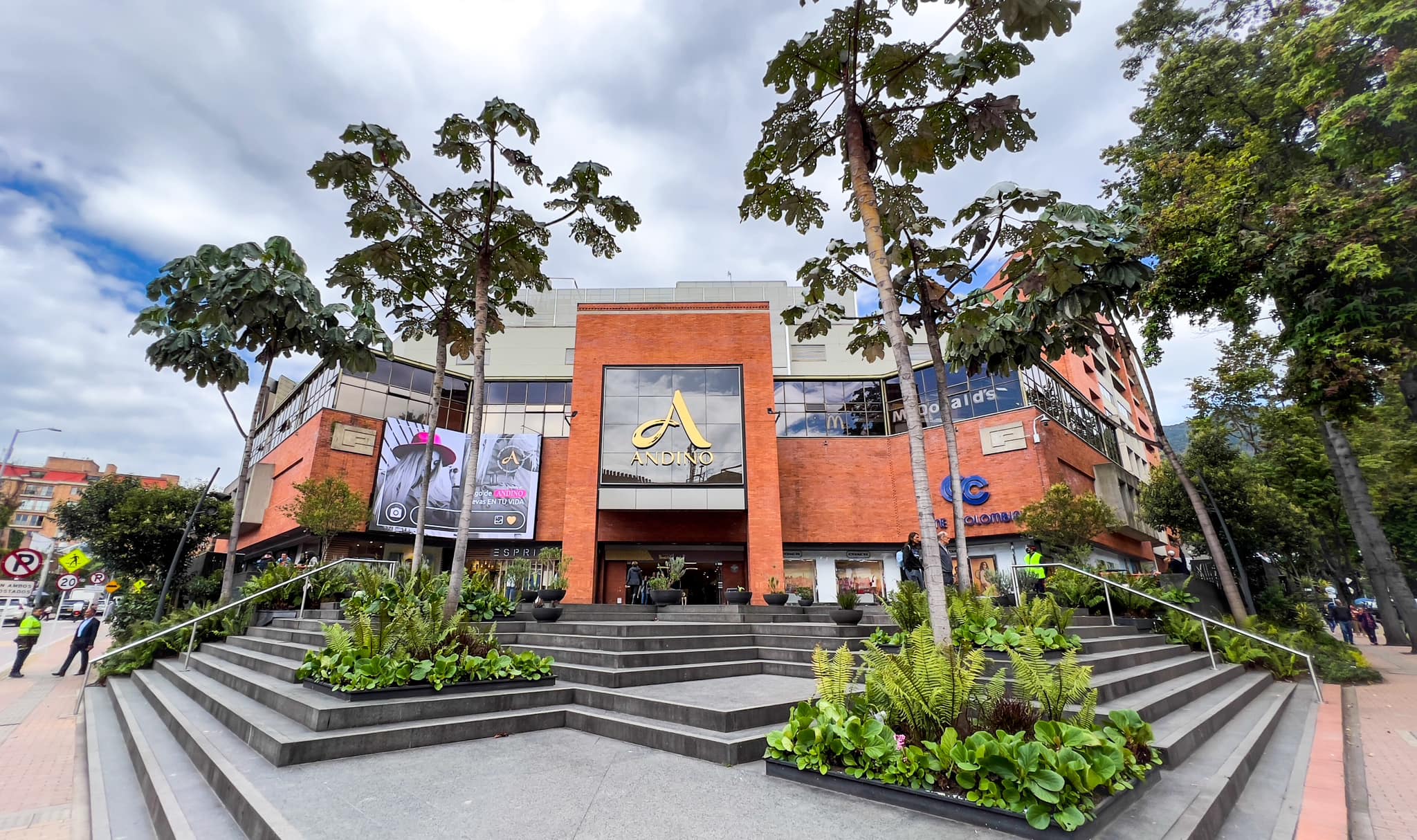 Caso Centro Andino: pareja gay piden disculpas por actuar de vigilante