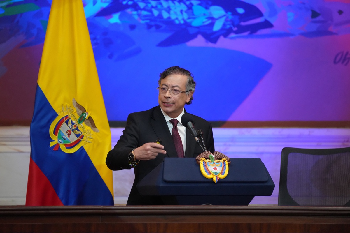 Gustavo Petro se declara aristotélico en el Congreso, pero echa discurso sofista