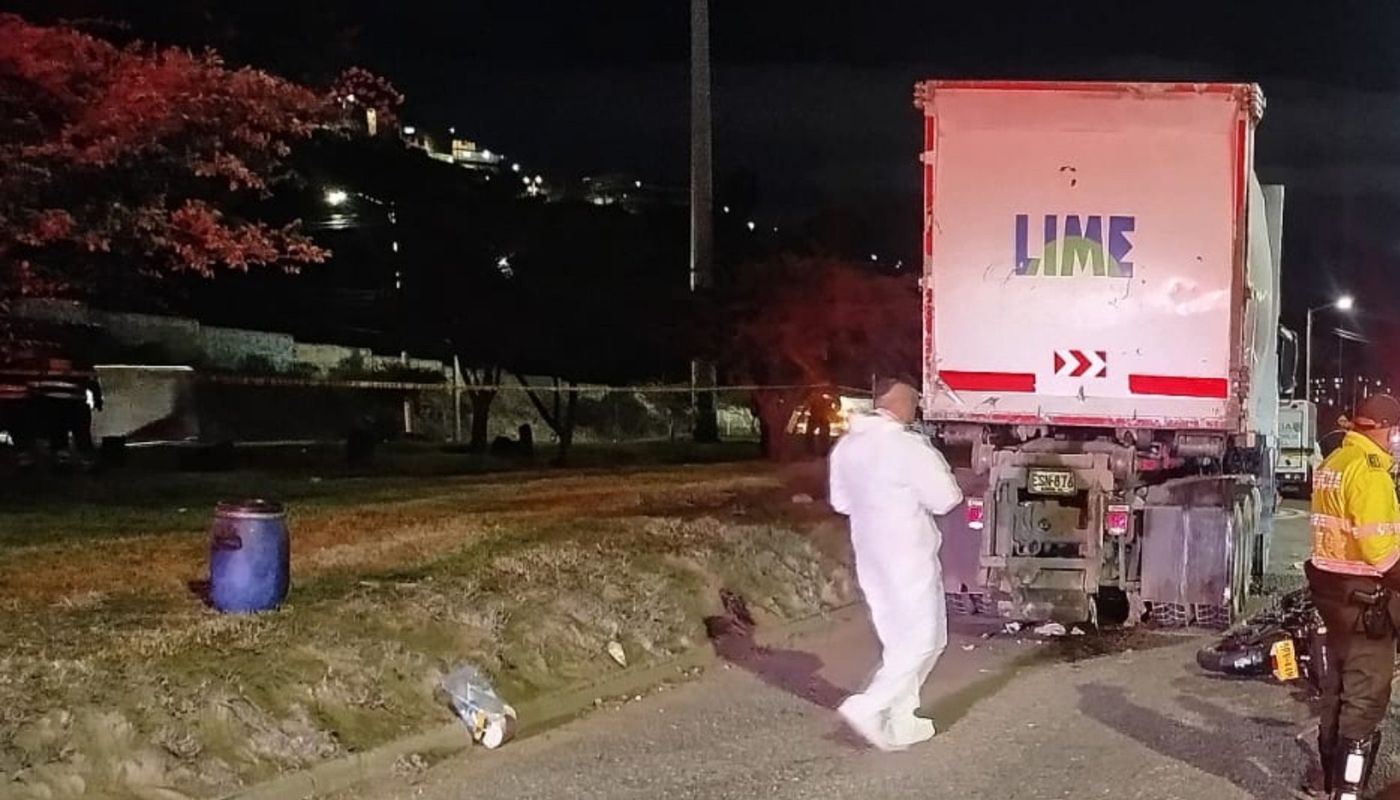 Video de trágico accidente en Bogotá por motociclista que chocó camión de basura