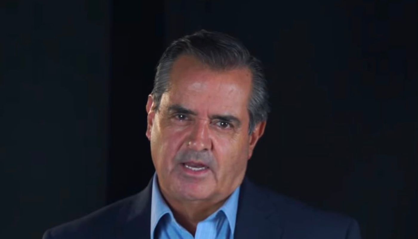 Rafael Poveda fue denunciado por presunto abuso por activista Sofía Vela