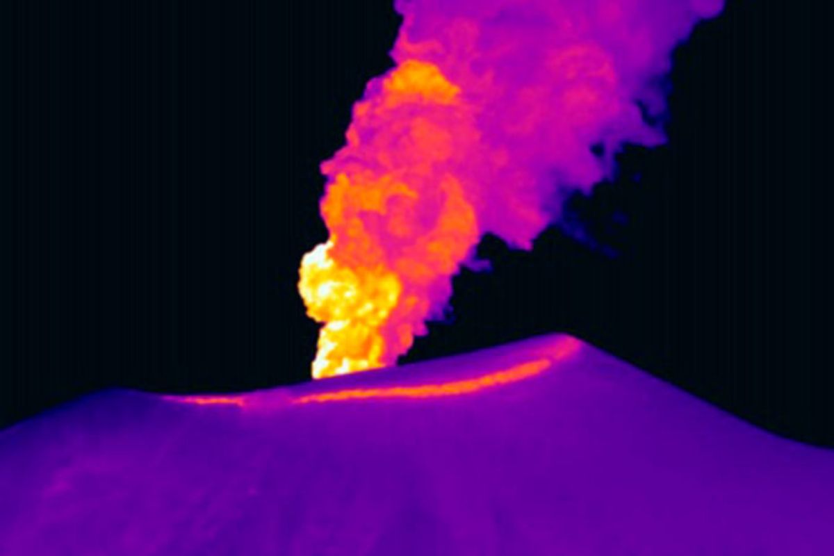 Alerta naranja en el volcán Puracé por actividad sísmica y emisiones de gases