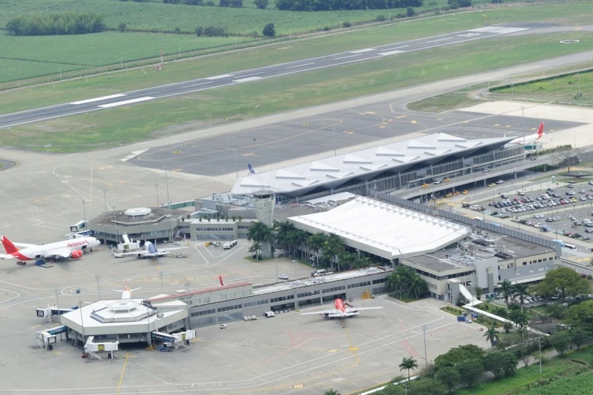 Asocapitales presentó un informe sobre los aeropuertos en Colombia, advirtiendo sobre el riesgo crítico en Cali y Barranquilla. 