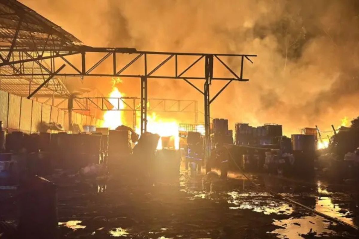 Un voraz incendio forestal en el corredor de Chuzacá afectó una bodega de químicos y puso en alerta a las autoridades por la cercanía con planta Alicachin