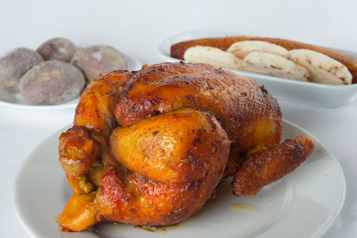Conozca los detalles del Índice del Pollo Asado, las ciudades donde sale más costoso comprarlo y los motivos detrás de la variación en sus tarifas.