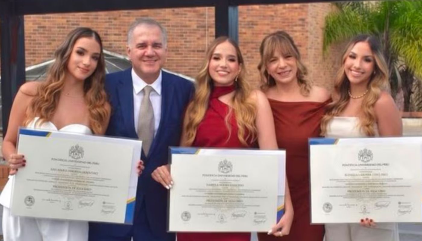 Jairo Saavedra, Vicky Caicedo y sus tres hijas /  IG: @camilam360