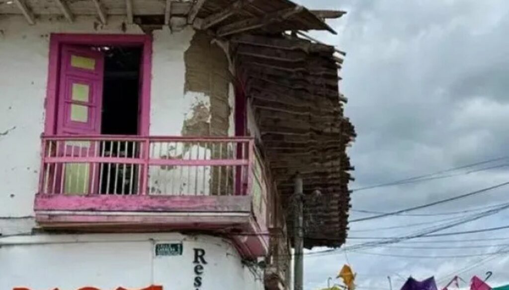 Daños en casa en Salento 7 Pantallazo de X:@JACOBOSOLANOC