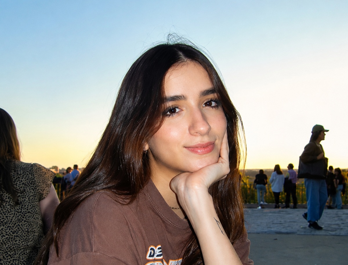 Revelan que trilliza Ana María Saavedra ya sabe de la muerte de sus papás