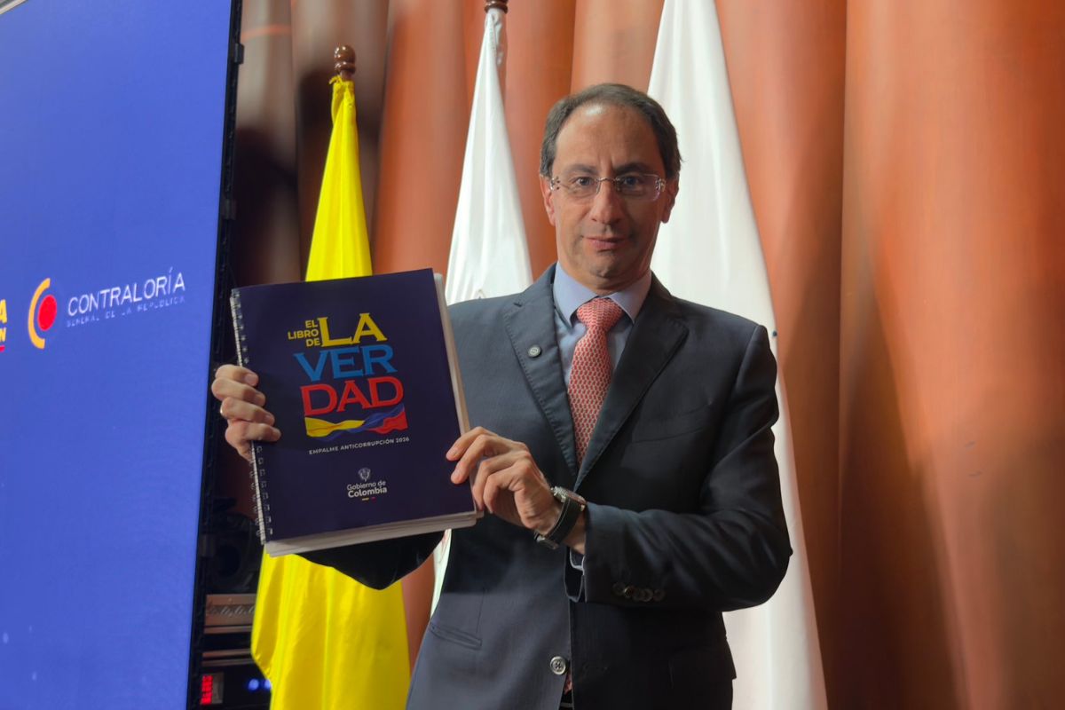 Conozca las declaraciones del vicepresidente José Manuel Restrepo sobre el 'Libro de la verdad', los casos de corrupción y el impacto fiscal en Colombia.