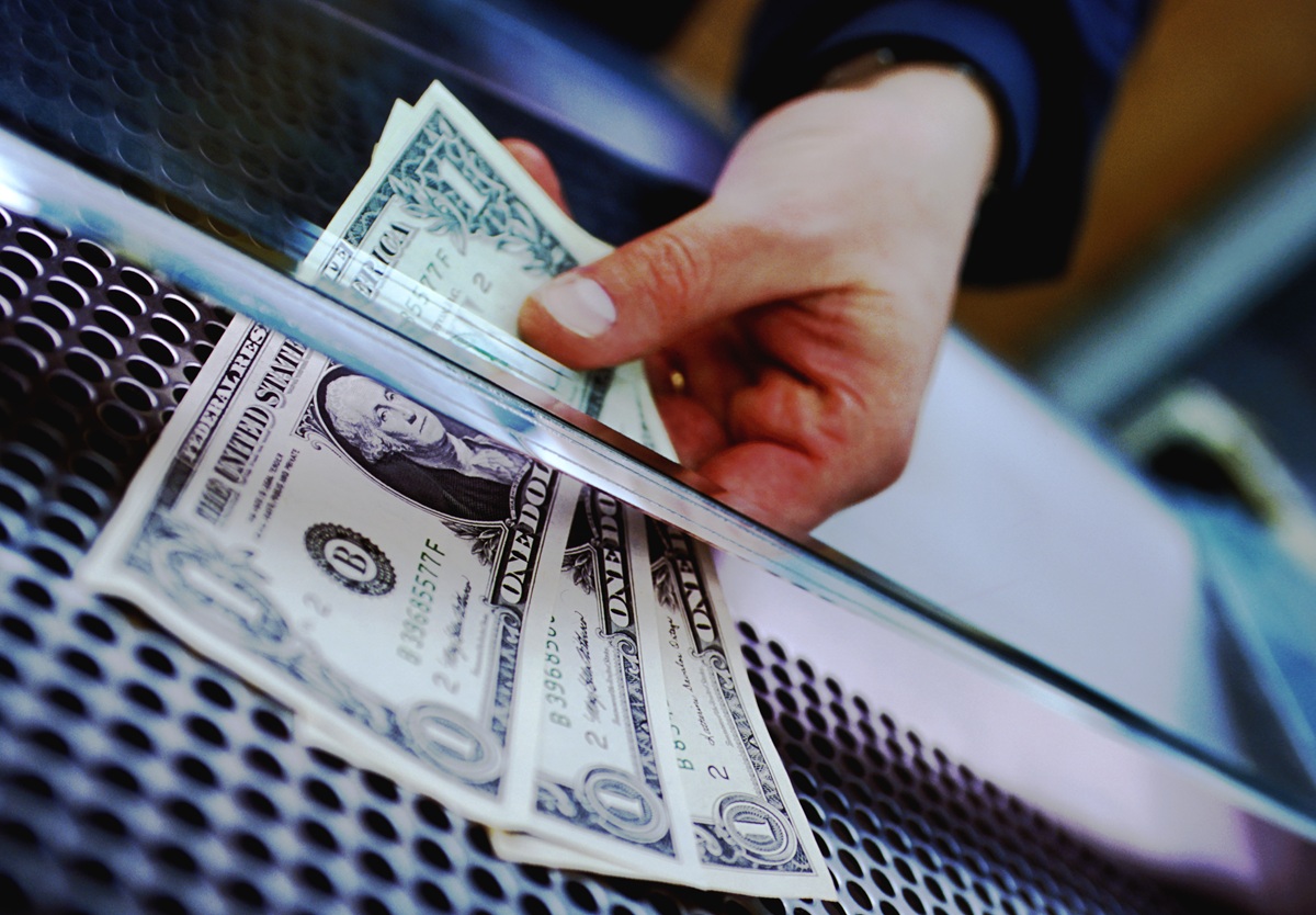 Dólar en Colombia empezó la semana con caída durísima por debajo de los $ 3.100