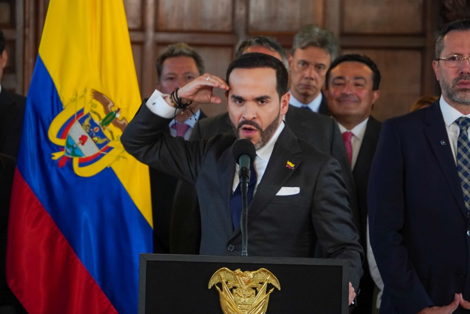 Abelardo de la Espriella hace amenaza a delincuentes, con su cúpula militar