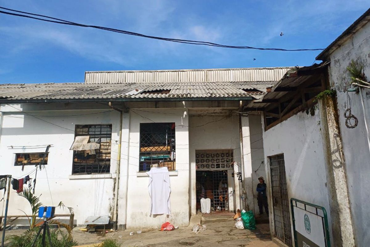 Conozca la historia detrás de los siete detenidos que murieron calcinados tras un motín y un incendio en Buenaventura un día después del terremoto.