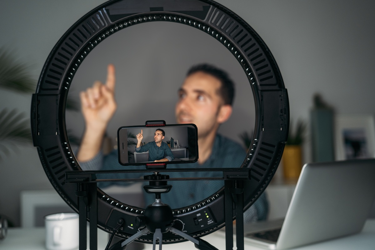¿Copiar a un 'influencer' es delito? Estas son las sanciones que existen