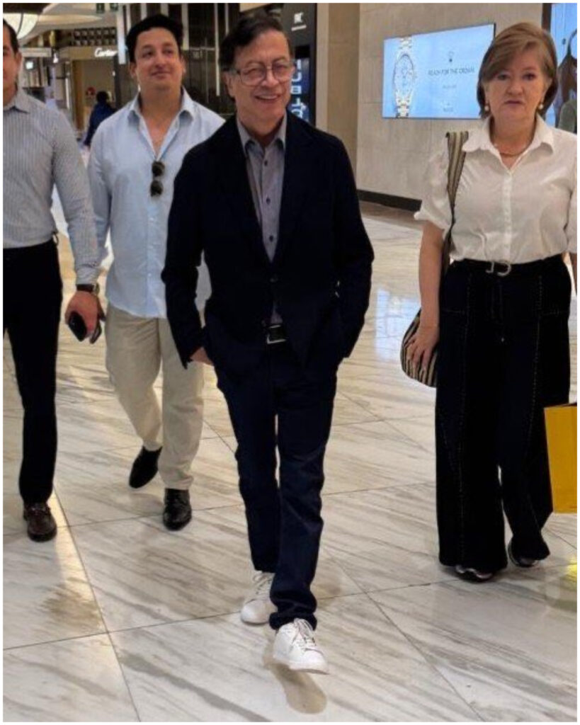 Estas son las personas que acompañan al presidente Petro
