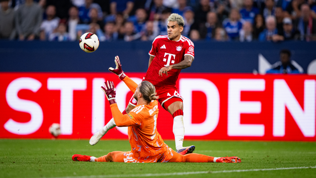 Luis Díaz falló gol con Bayern Múnich ante Schalke y recibió críticas: video acá
