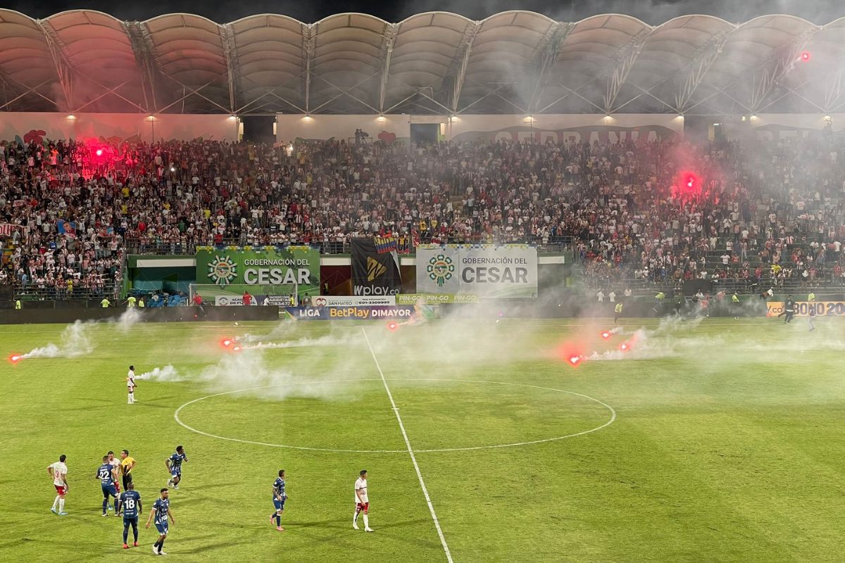 Momentos de los desmanes en el partido entre Alianza Valledupar vs. Junior