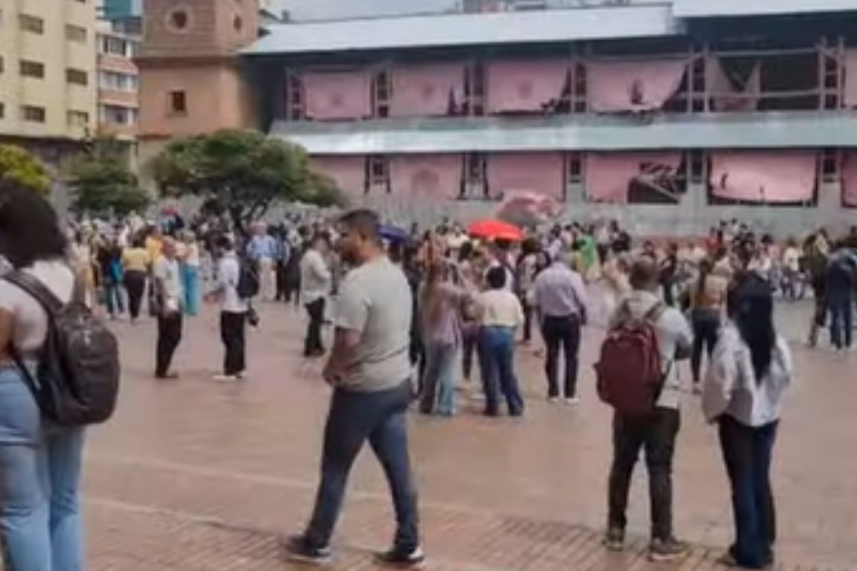 Varios edificios en Cali fueron evacuados tras dos sismos con epicentro en Chocó, considerados réplicas del terremoto de agosto. No hay daños reportados.