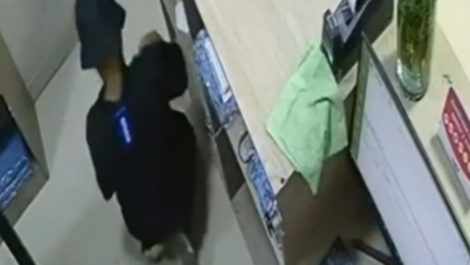 Niño de 12 años habría sido utilizado por su mamá para robar locales en Bogotá