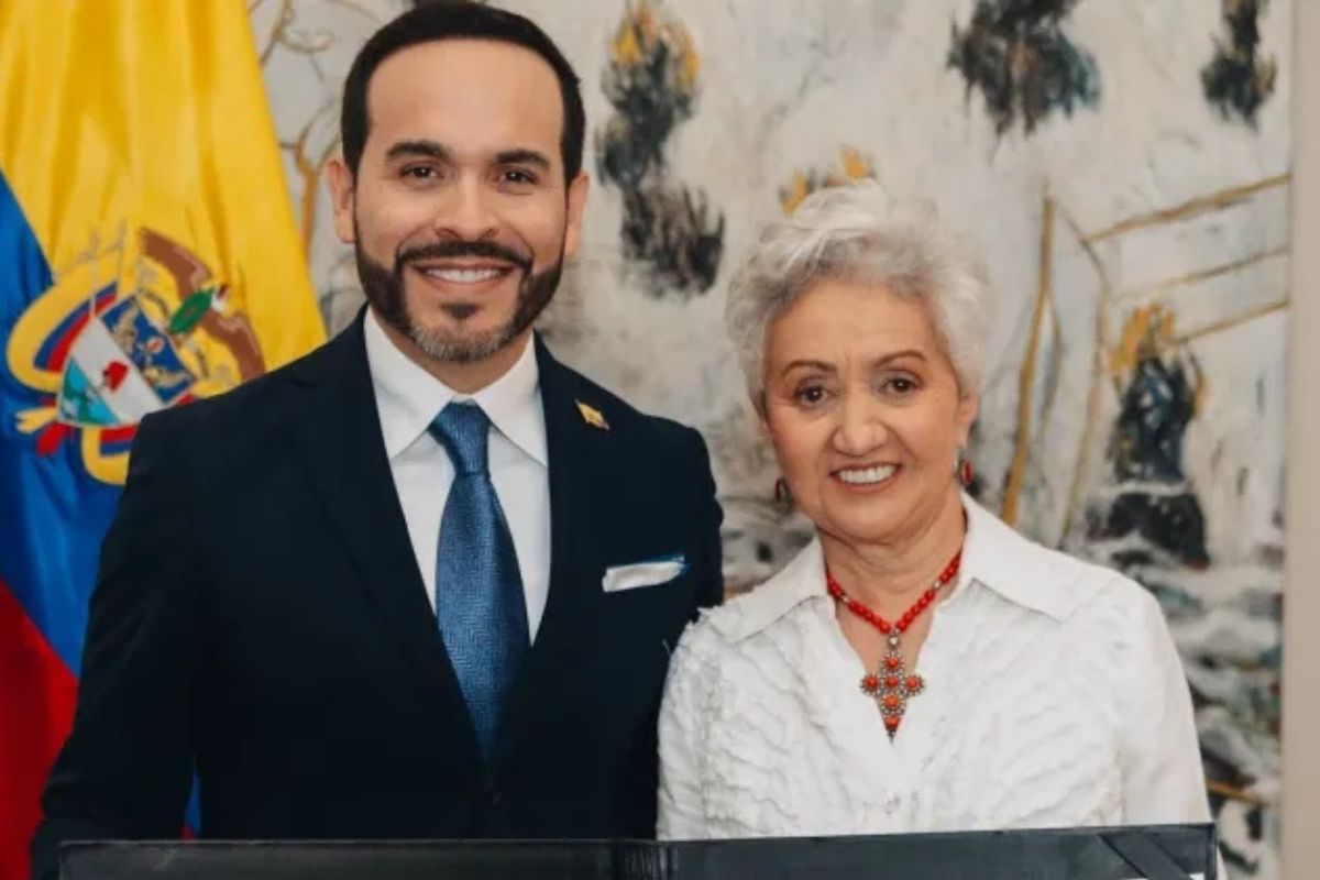 El presidente Abelardo De La Espriella posesionó a Ilva Myriam Hoyos como la nueva ministra de Educación desde la sede alterna de la Presidencia. 