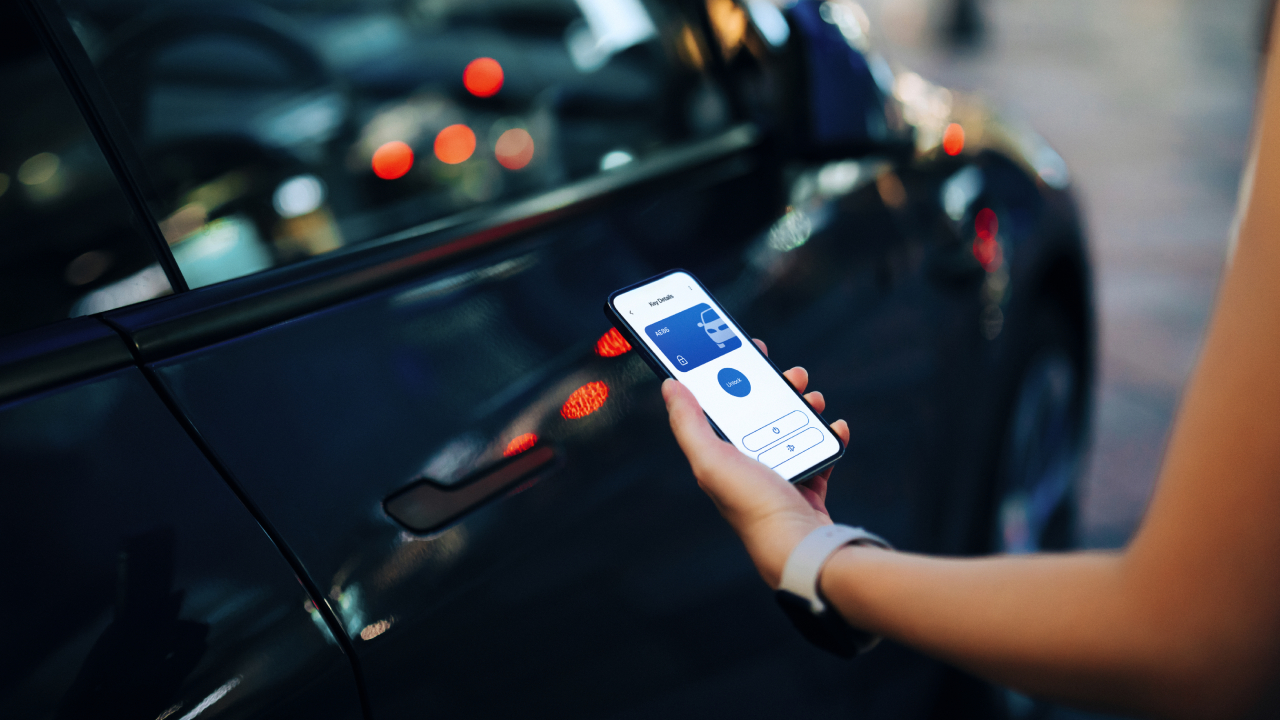 Alarmas y GPS para carros: opciones que encontrará en el Salón de Automóvil 2026