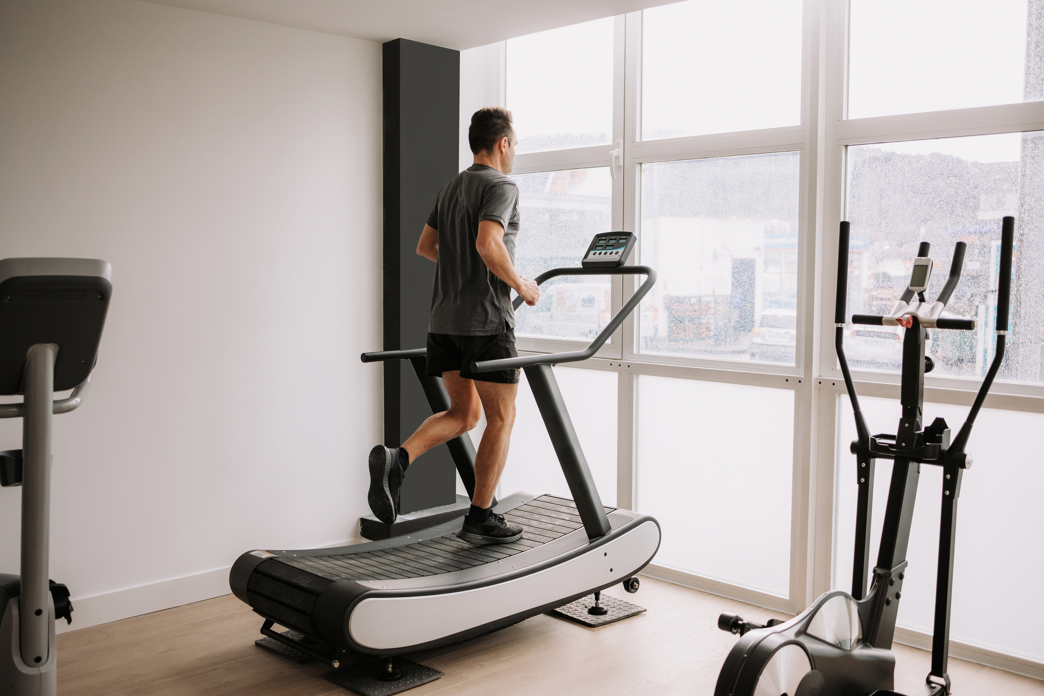 Gimnasio en casa vs gimnasio tradicional: diferencias y ventajas
