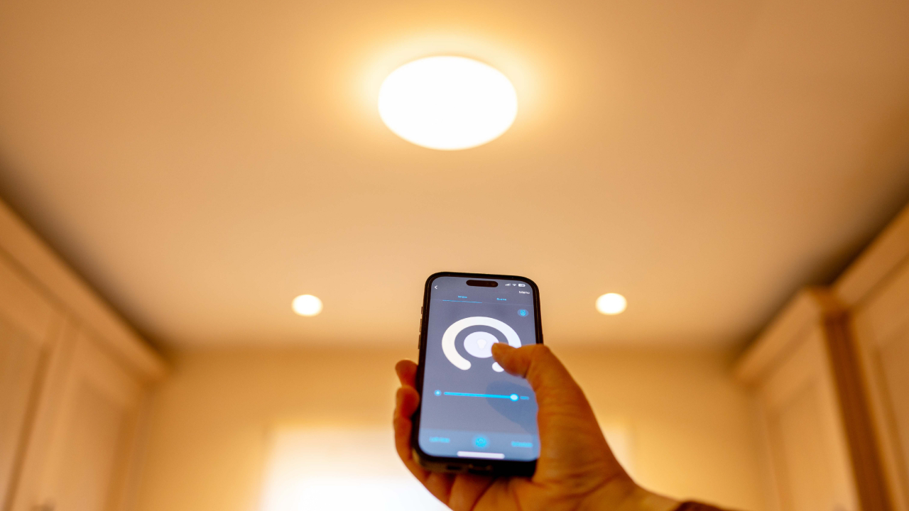 Bombillos inteligentes: cómo funciona en celular, para qué sirven y cómo se usan