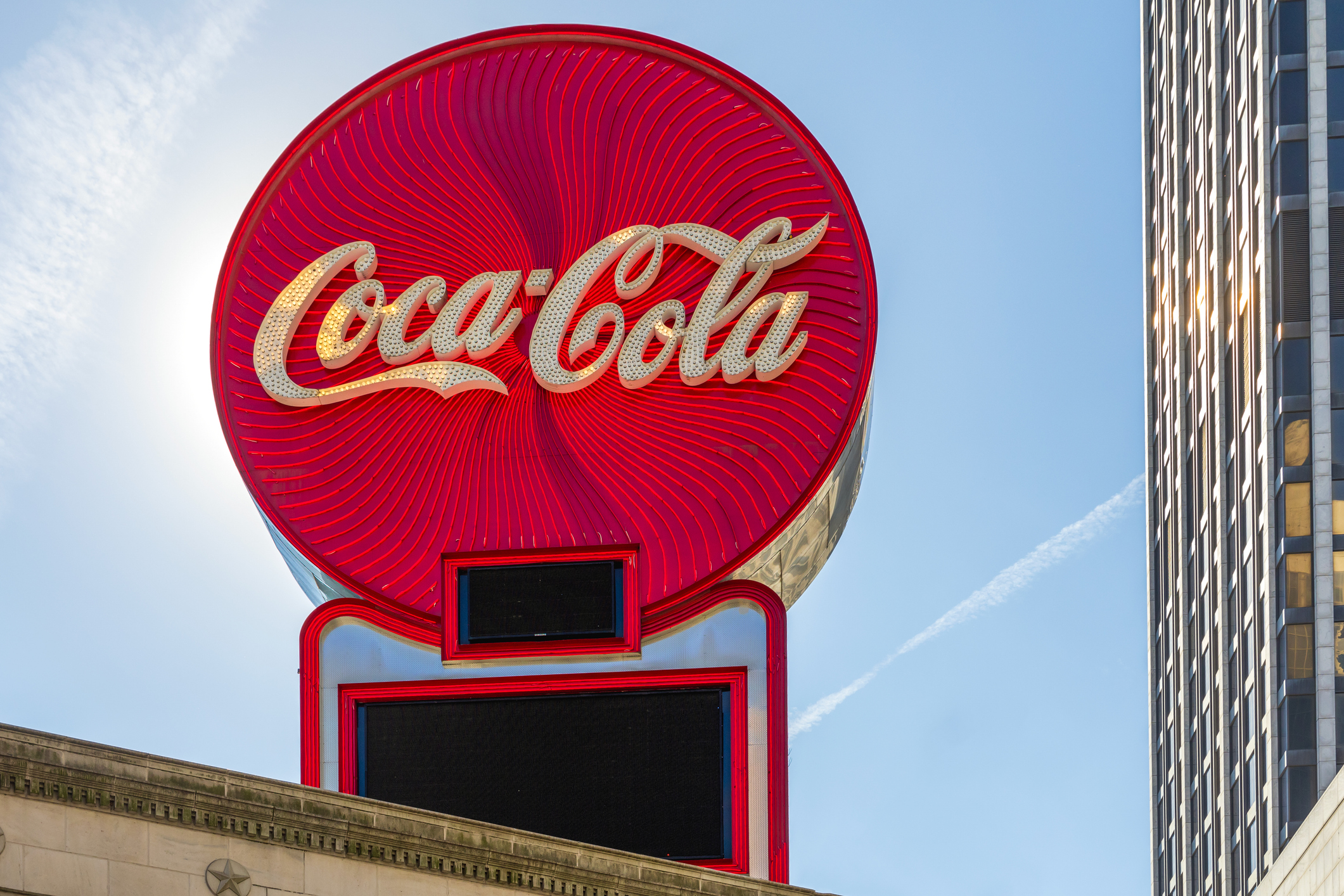 Coca-Cola abrió vacantes para estudiantes en Bogotá: así pueden postularse