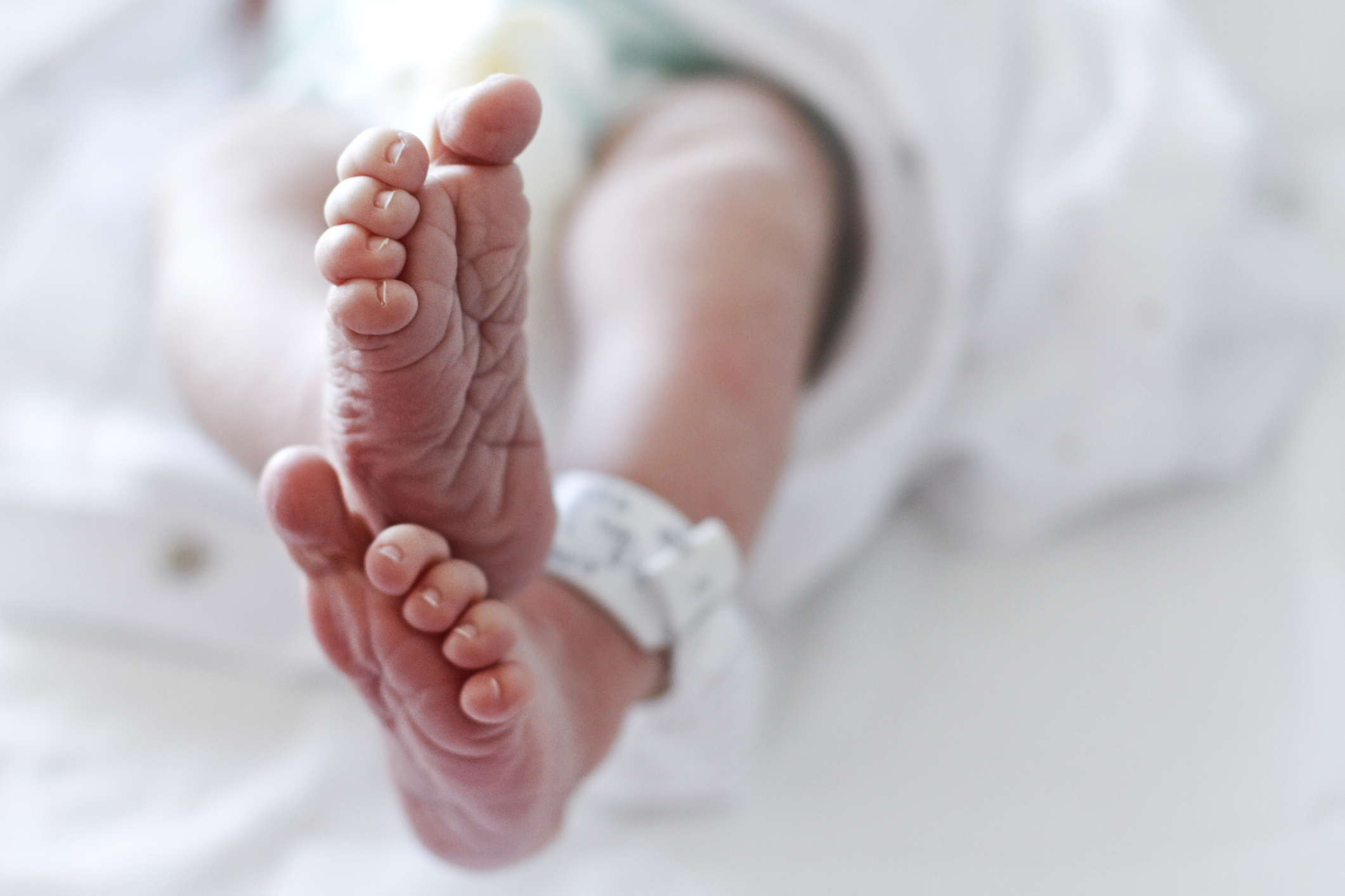 Bebé de 7 meses murió en Medellín y médicos encontraron múltiples golpes