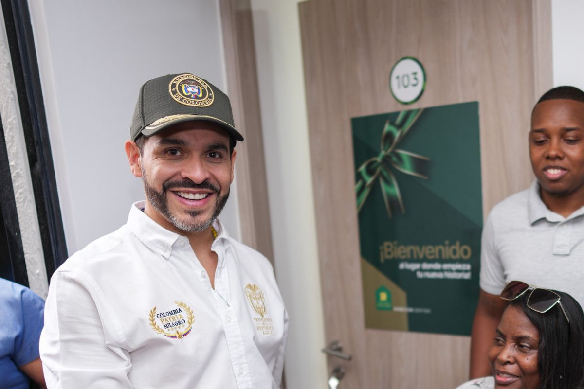 El presidente Abelardo De La Espriella visitó Cali para entregar viviendas a familias damnificadas por el terremoto de magnitud 7,4 del pasado 10 de agosto