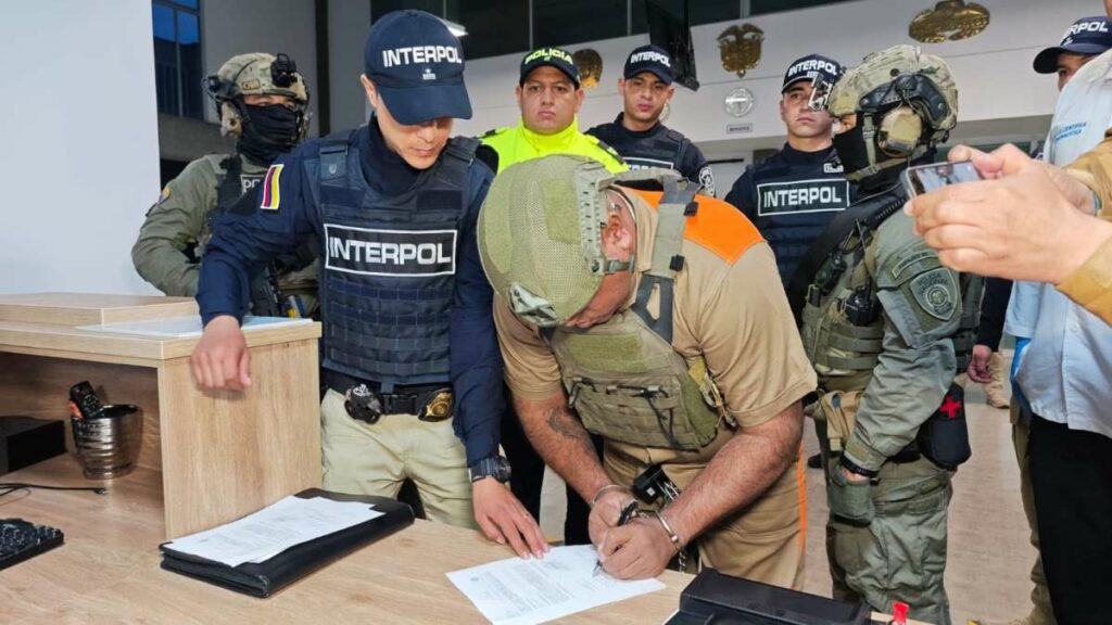 Imágenes de la extradición de alias Araña a Estados Unidos / Cortesía