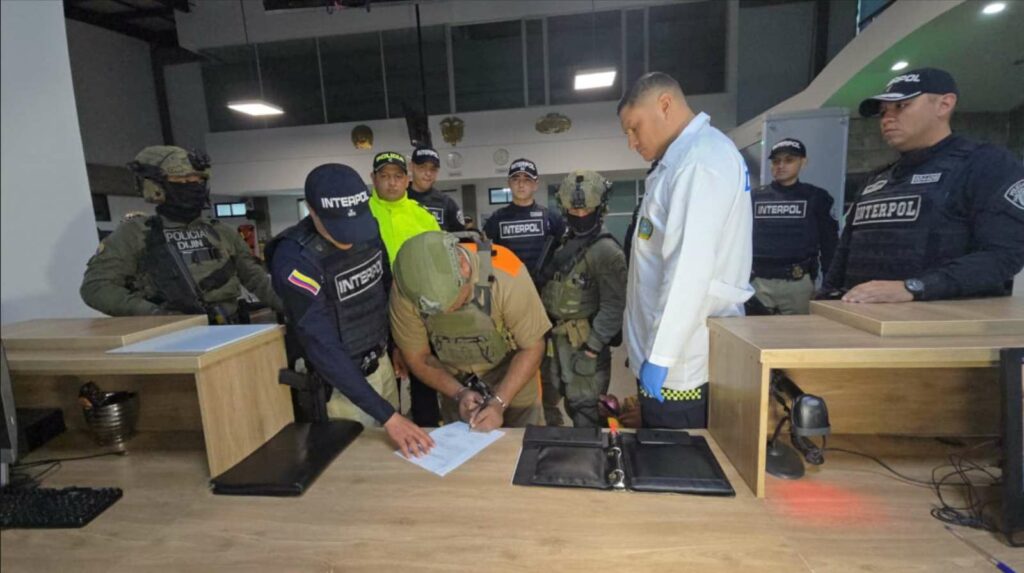 Imágenes de la extradición de alias Araña a Estados Unidos / Cortesía