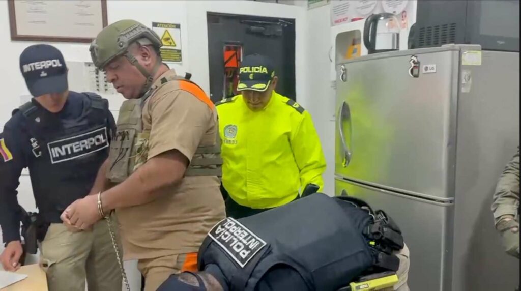 Imágenes de la extradición de alias Araña a Estados Unidos / Cortesía
