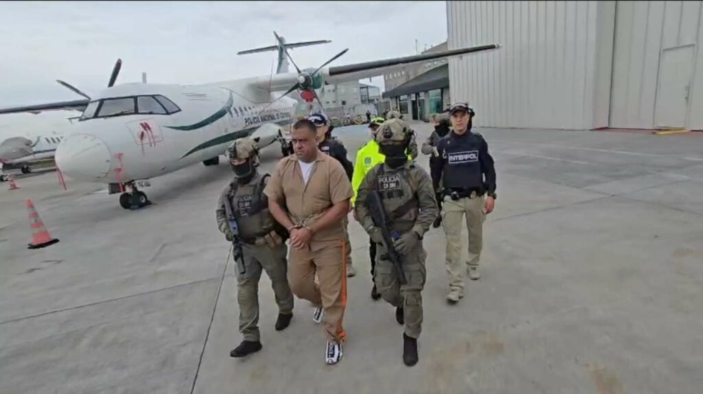 Imágenes de la extradición de alias Araña a Estados Unidos / Cortesía