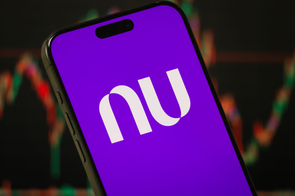 Nubank tendría interés en comprar banco Monzo: detalles de cómo sería el negocio
