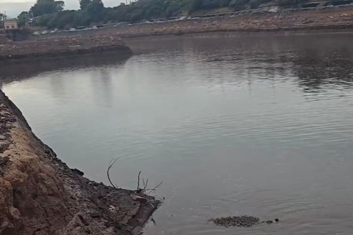 Conoce la crítica situación de agua en Facatativá por embalses bajos y descubre los operativos contra el desvío ilegal de quebradas para cultivos.