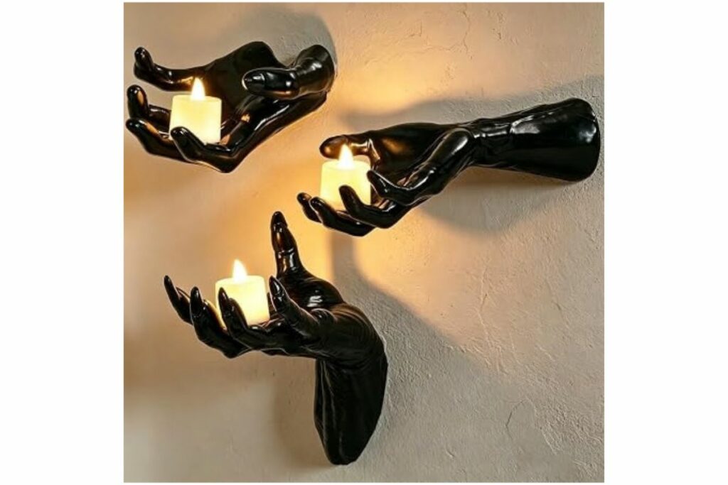 Decoración de pared de Halloween, 3 manos góticas con velas LED / Amazon