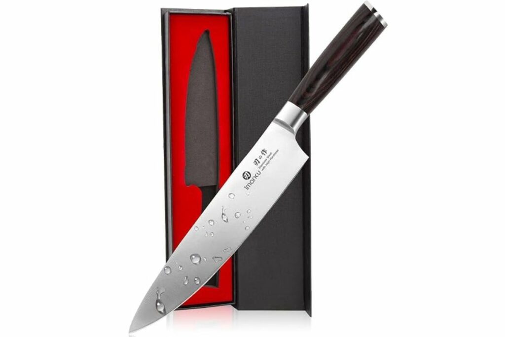 Cuchillo de chef de 8 in de acero inoxidable de alto carbono ergonómico de Imarku. / Amazon