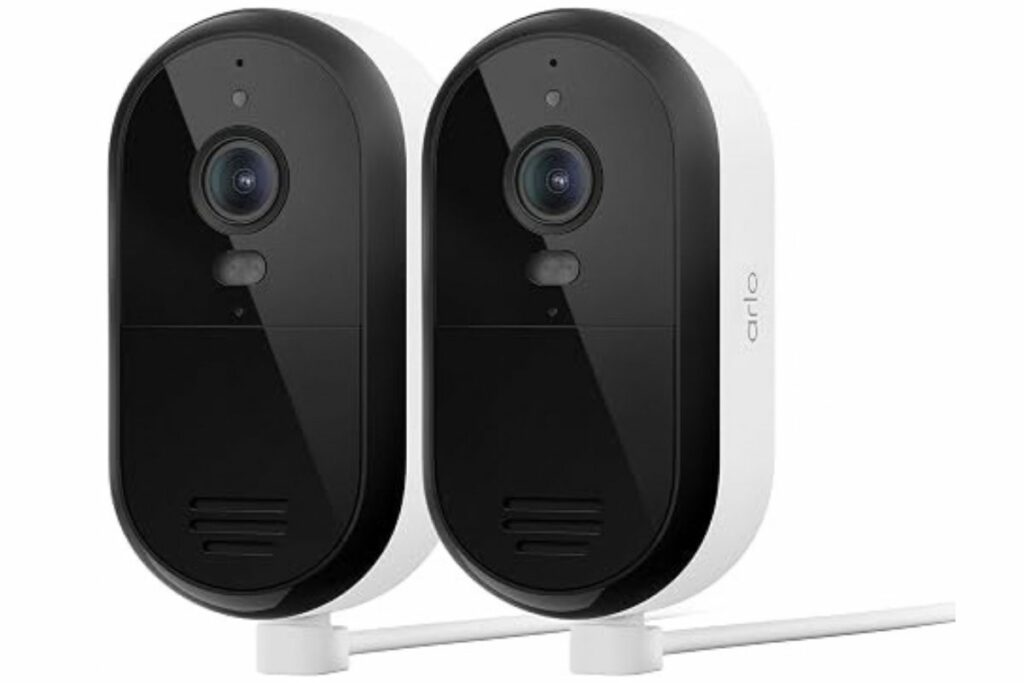 Cámara de seguridad Arlo Essential 2K (lanzamiento de 2025) - Cámara exterior continua con alimentación por enchufe, reconocimiento de personas, detección de paquetes, vista previa animada / Amazon