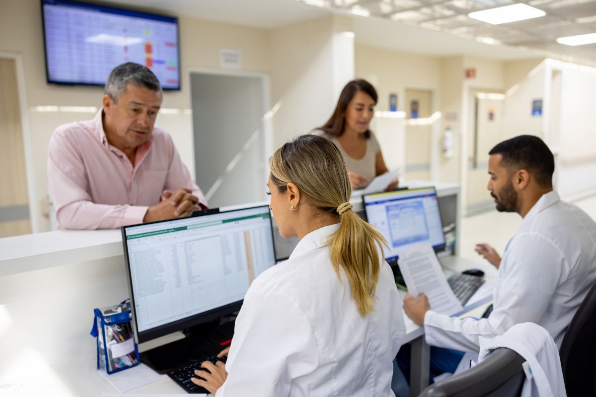 El Ministerio de Salud presentó el primer balance de su plan de choque, reportando más de 70.000 personas con procedimientos resueltos y avances. 