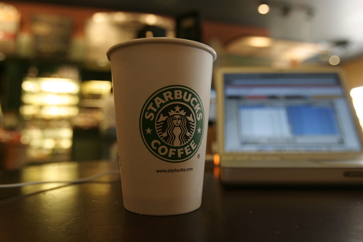 Starbucks estudia millonaria compra que rompería récord en el negocio