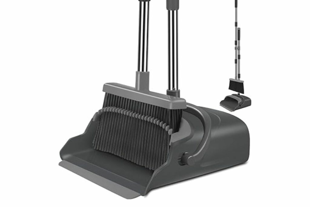 Juego de escoba y recogedor para hogar, oficina, limpieza interior y exterior, escoba y recogedor de pie (negro y gris) / Amazon