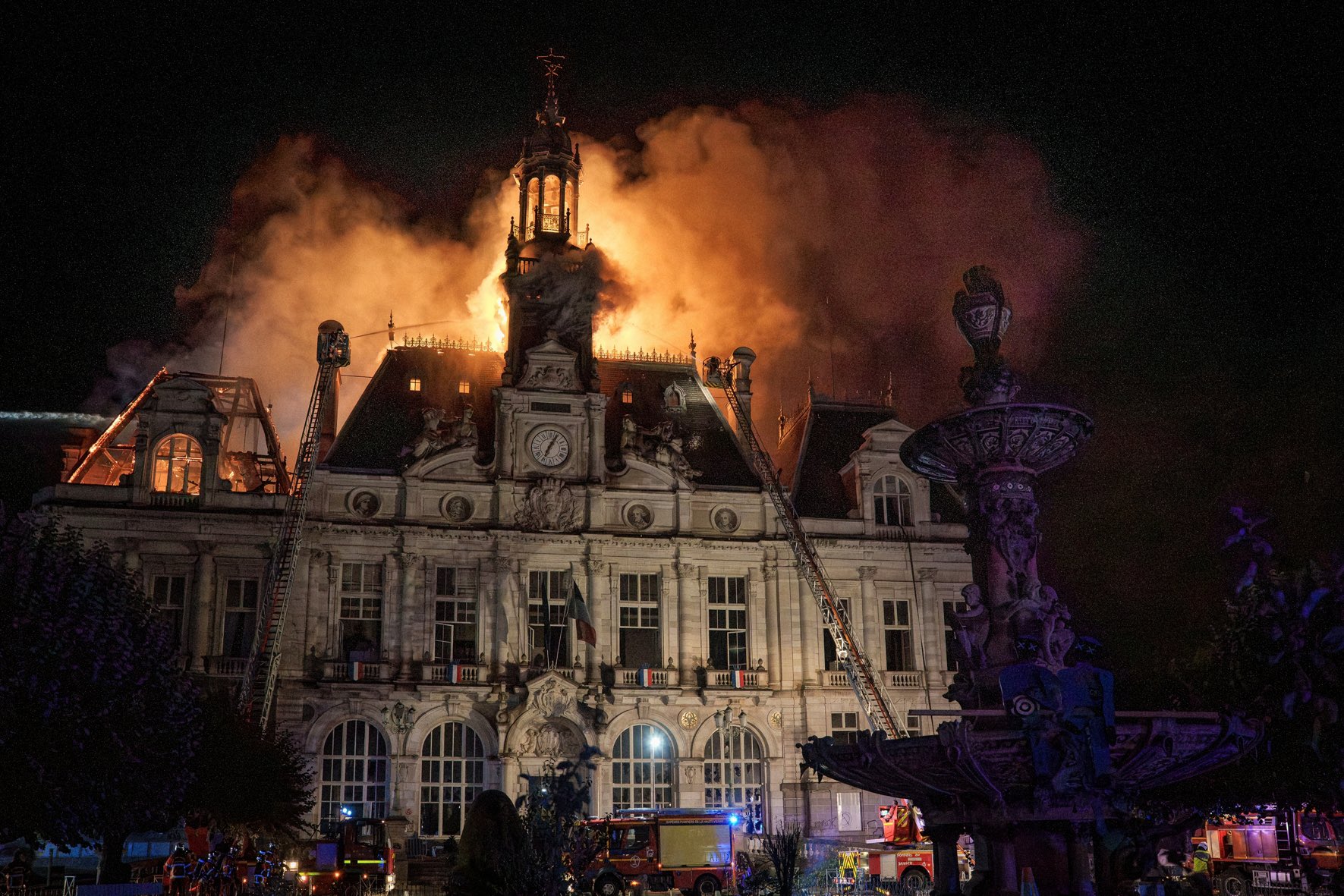 Incendio en el ayuntamiento de Limoges, Francia: imágenes y daños