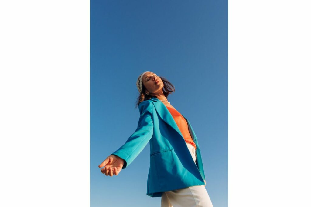 Mujer con blazer / Getty
