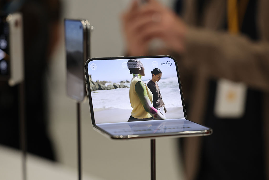 Así es el error que usuarios cometen con nuevo iPhone Duo de Apple, estreno 2026